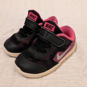 Nike Toddler Black and Pink Velcro Sneakers